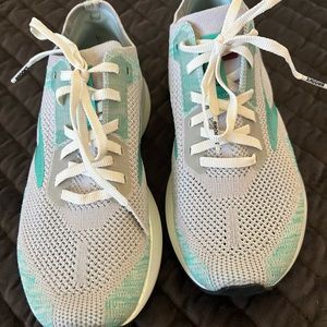 Women’s brooks shoes 6.5 NEW